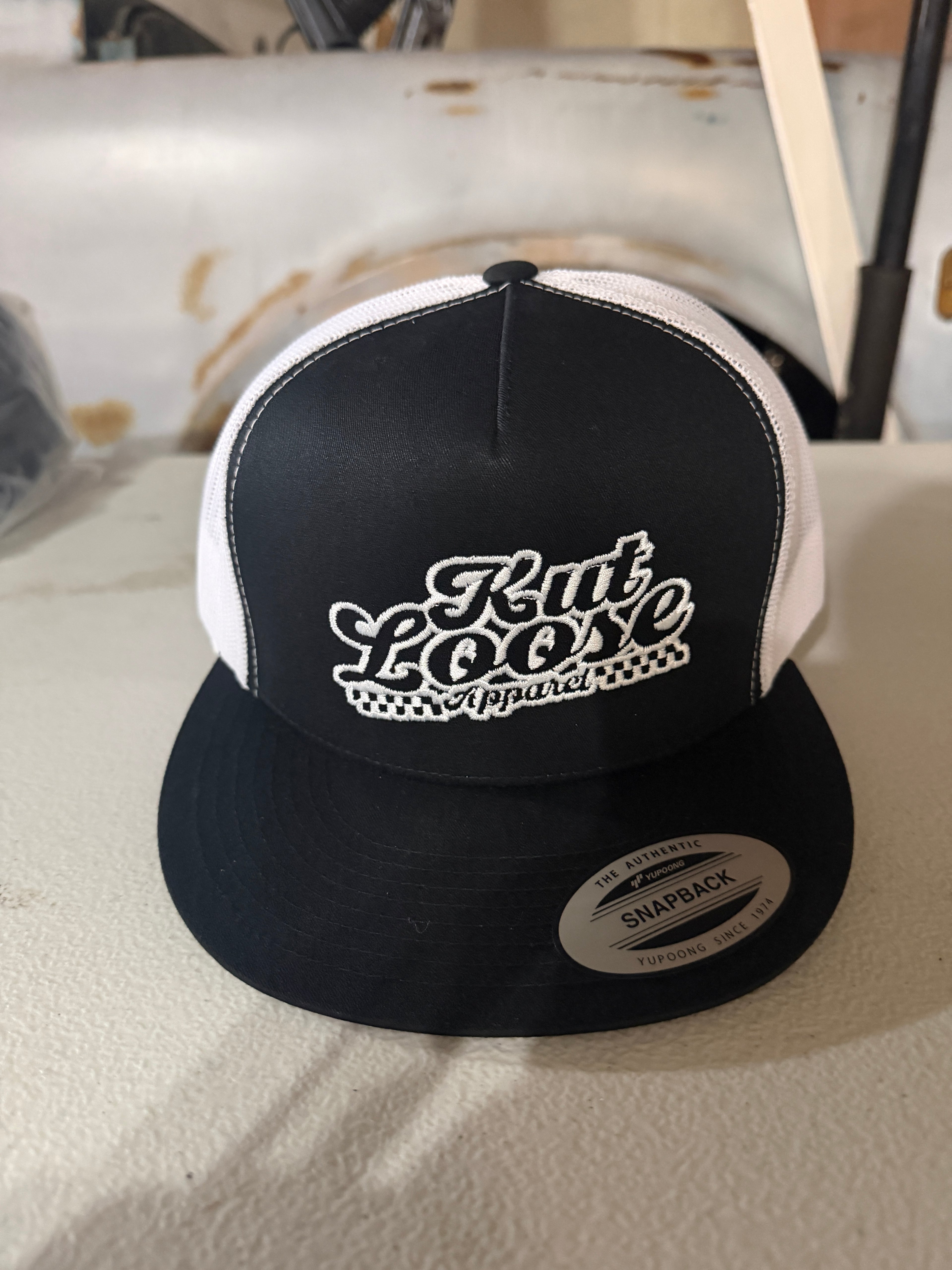 Blk+white hat